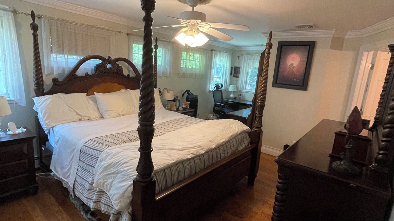 Photo of Bedroom in Roslyn Heights