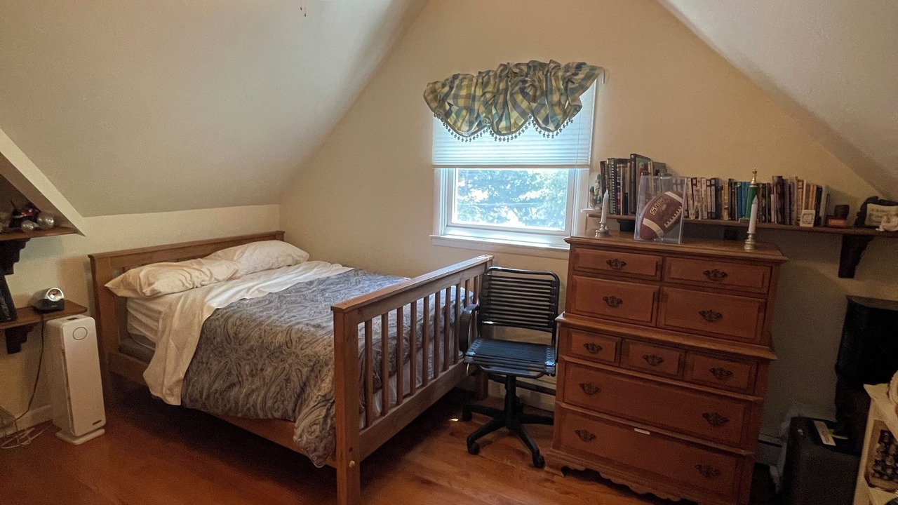 Photo of Bedroom in Roslyn Heights