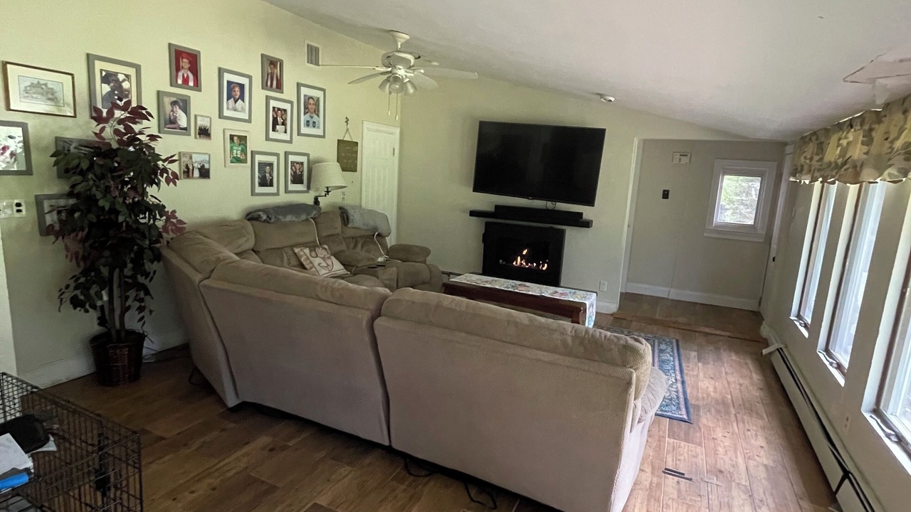 Photo of Livingroom in Roslyn Heights