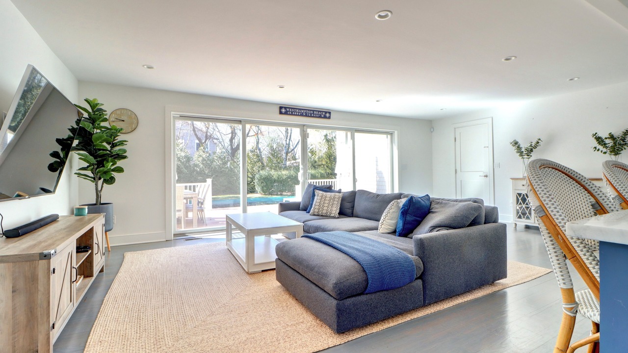 Photo of Livingroom in Westhampton Beach