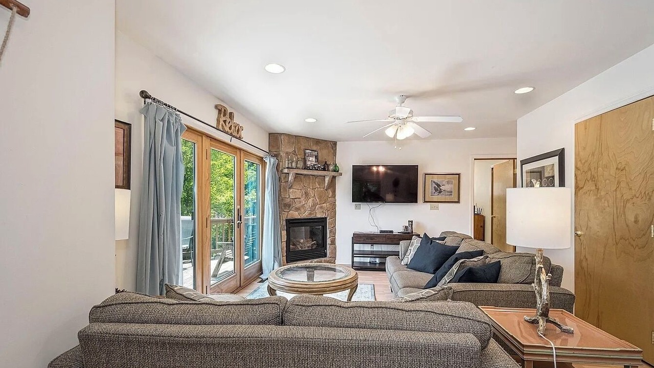 Photo of Livingroom in Mountainside
