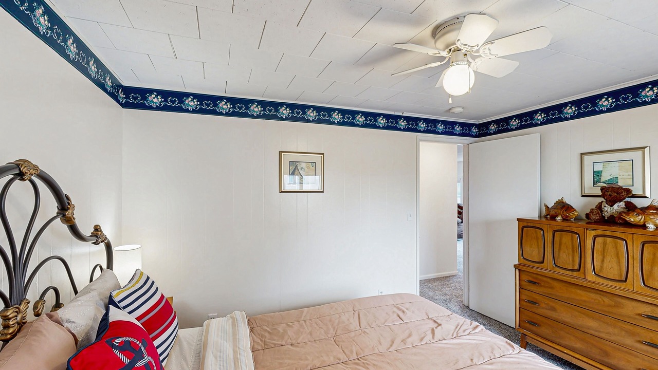 Photo of Bedroom in Winchester Bay