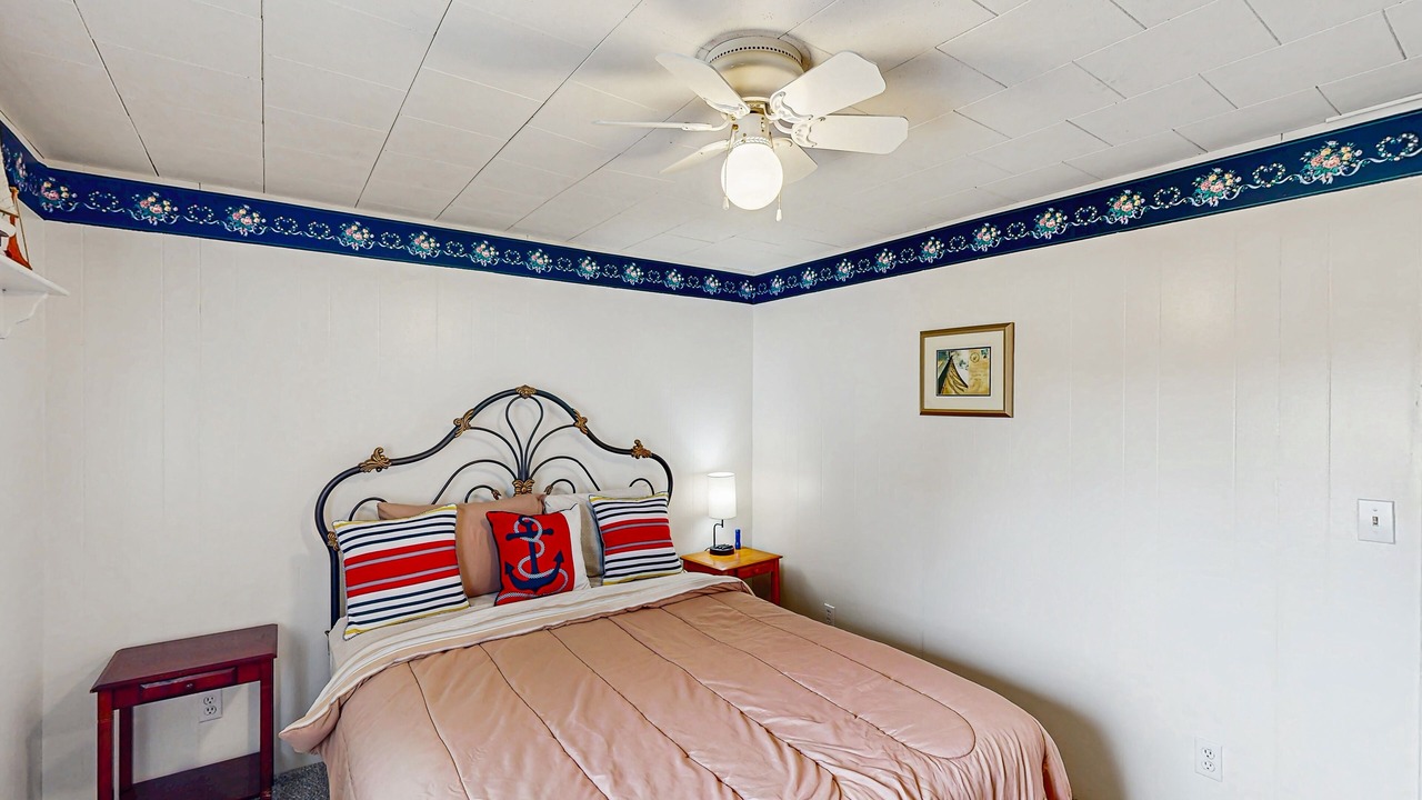 Photo of Bedroom in Winchester Bay