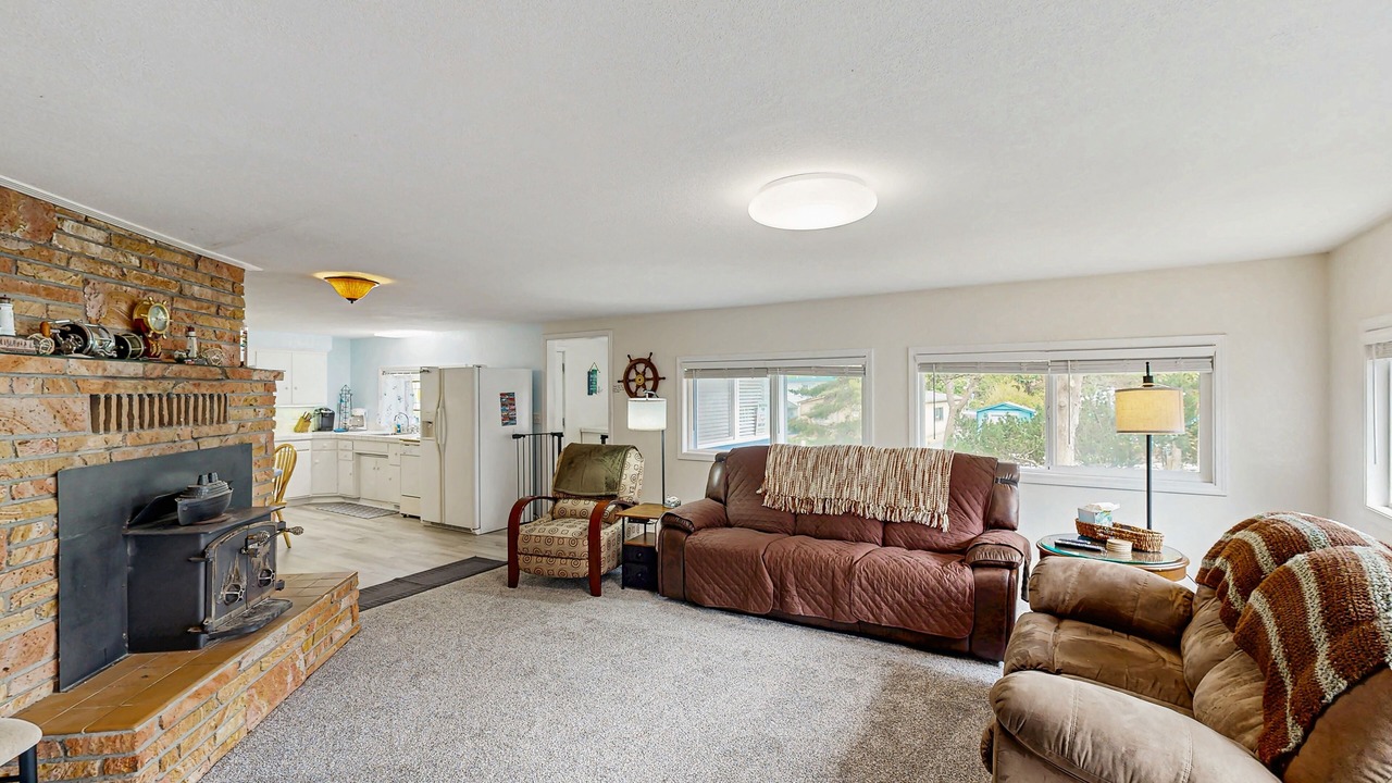 Photo of Livingroom in Winchester Bay