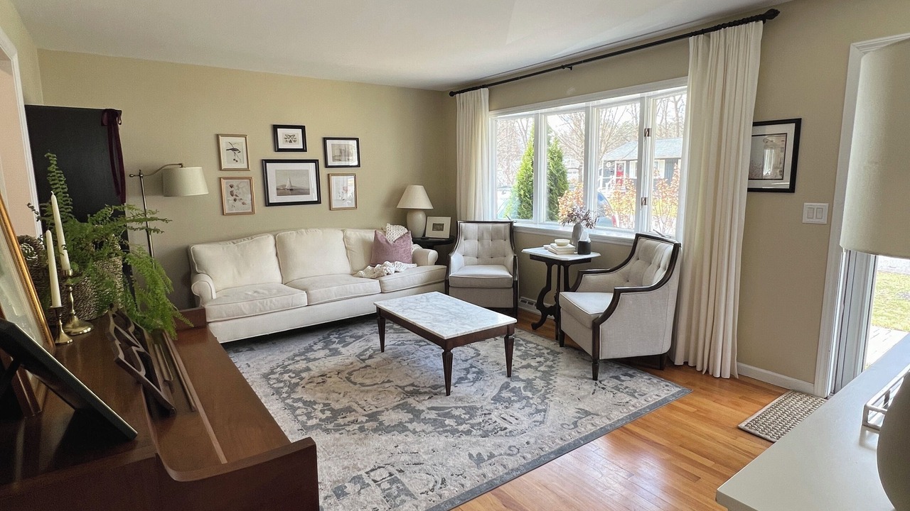 Photo of Livingroom in Saratoga Springs