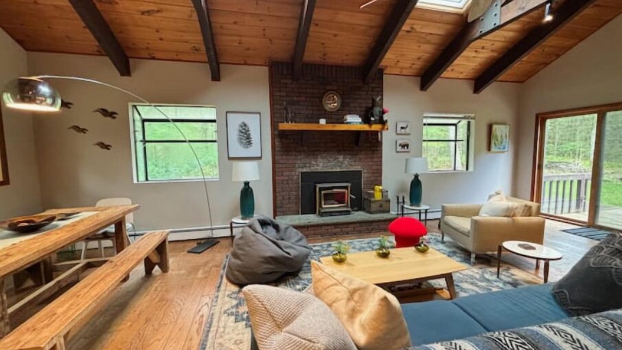 Photo of Livingroom in Highland Lake