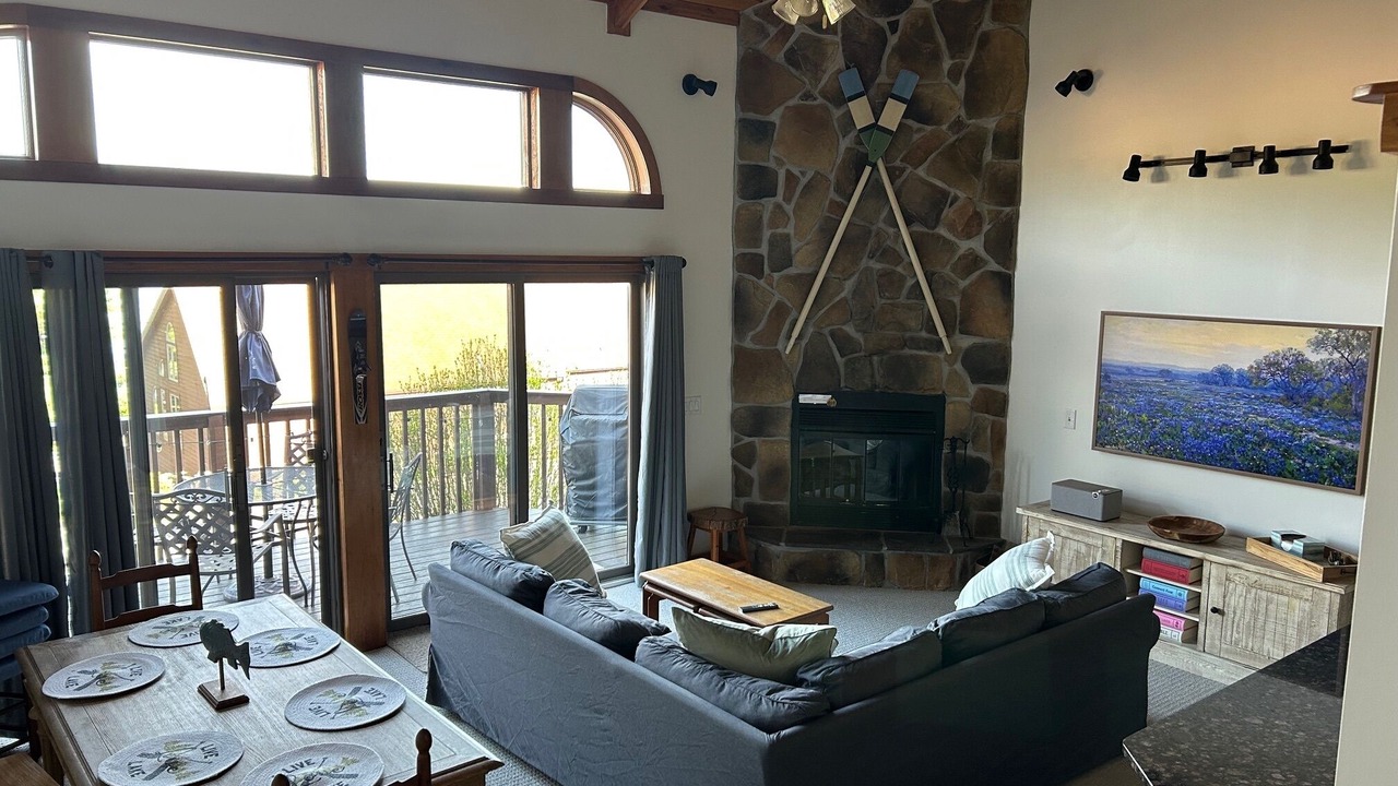 Photo of Livingroom in McHenry