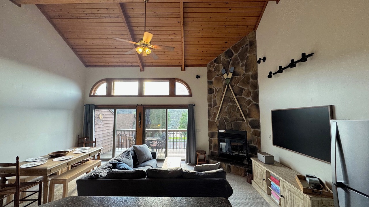 Photo of Livingroom in McHenry