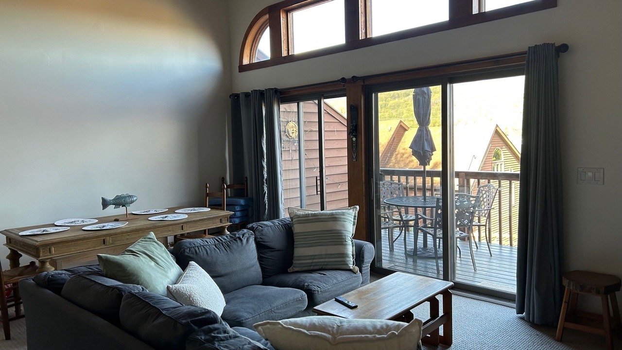 Photo of Livingroom in McHenry