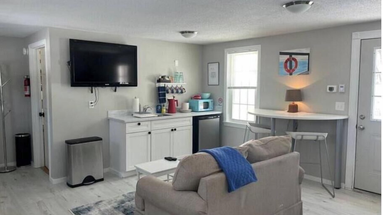 Photo of Livingroom in Meetinghouse Hill