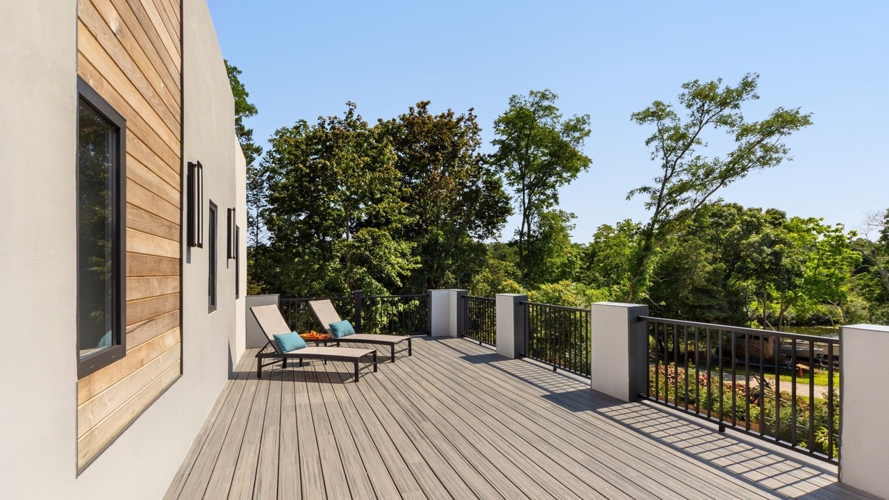 Photo of Patio Balcony in Jamesport