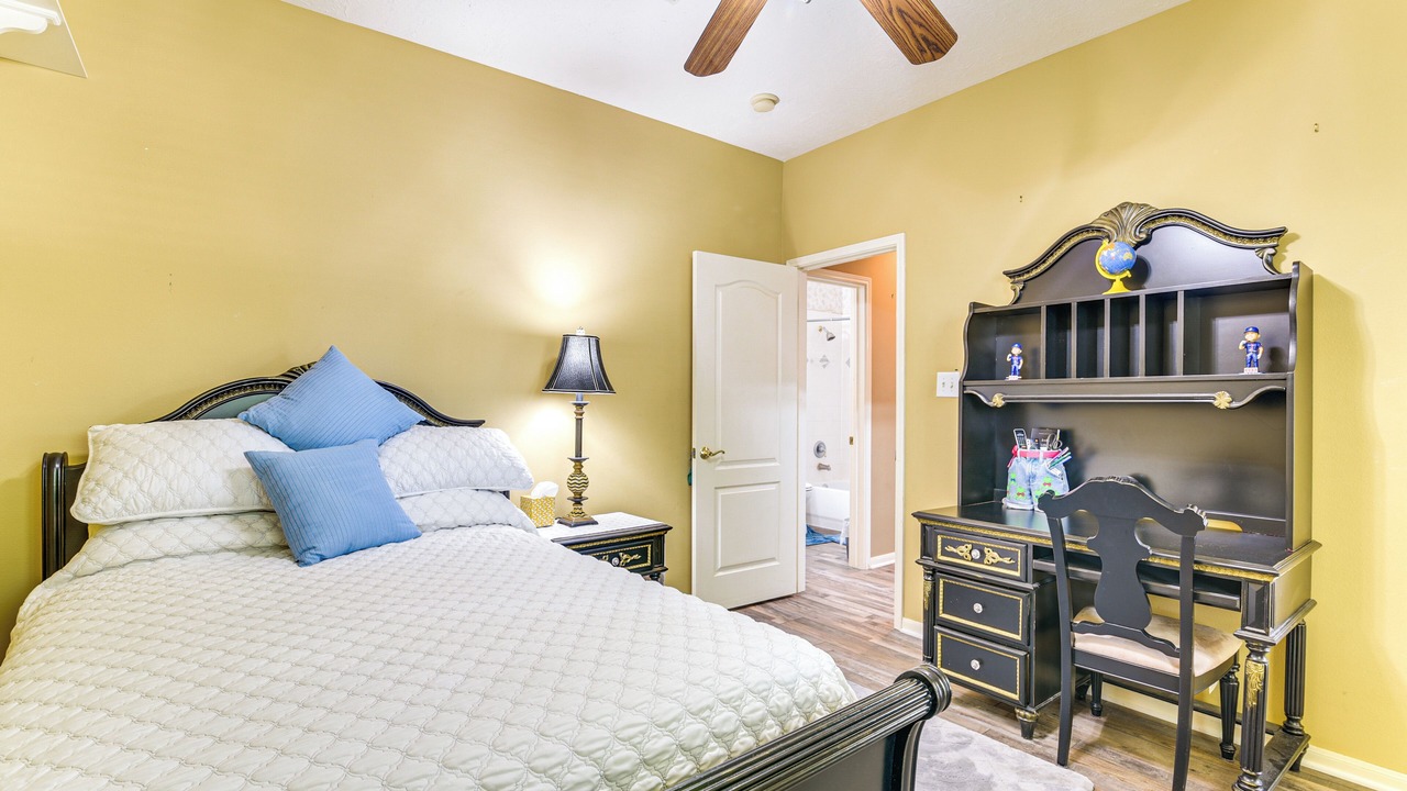 Photo of Bedroom in Pearland