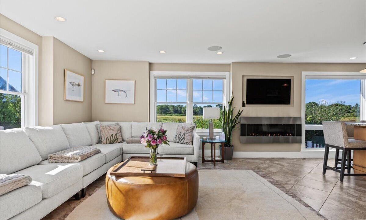 Photo of Livingroom in Higgins Beach
