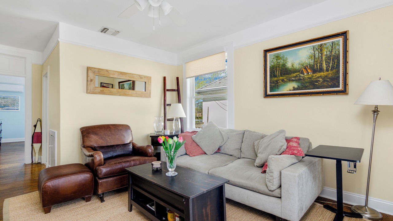 Photo of Livingroom in Westhampton Beach