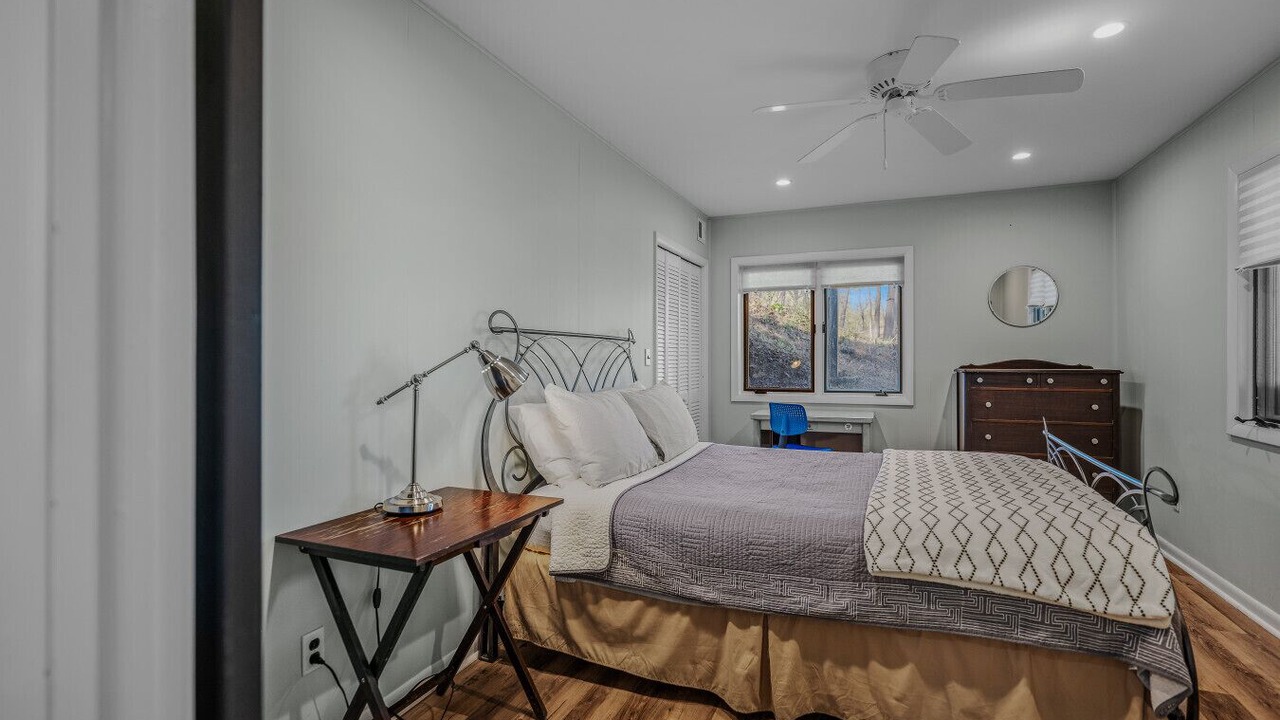 Photo of Bedroom in Berkeley Springs