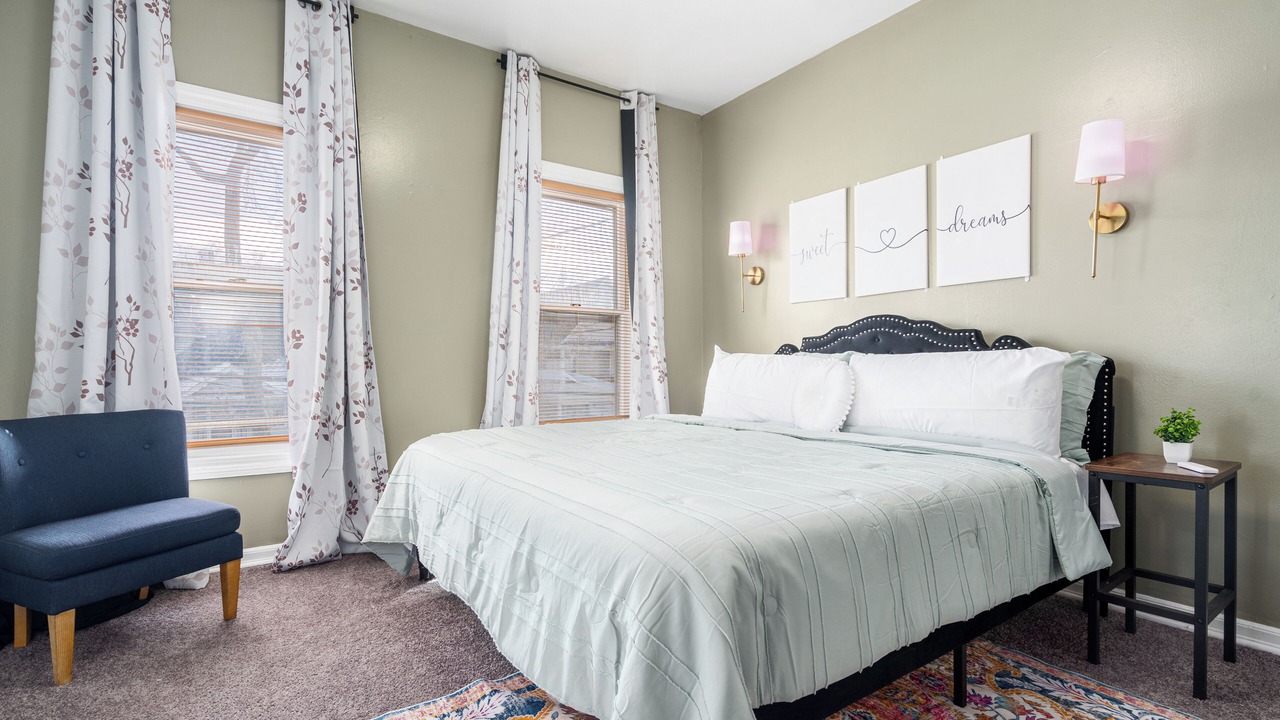 Photo of Bedroom in Stockade Historic District