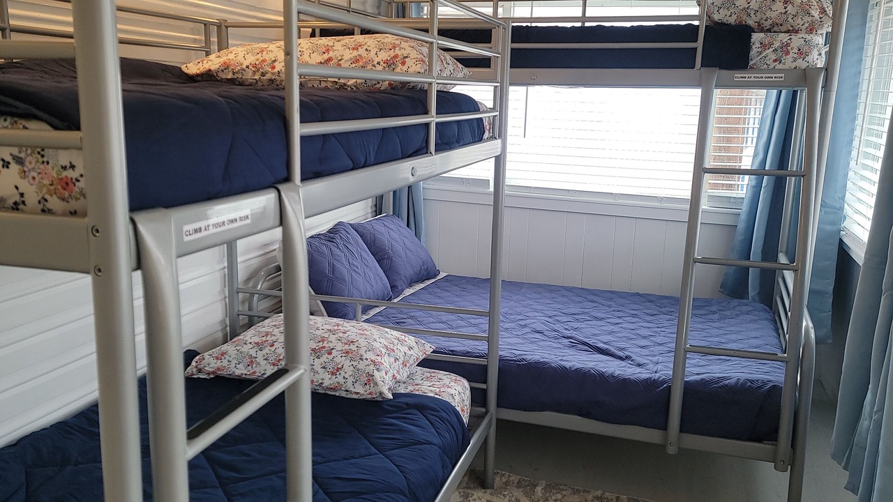 Photo of Bedroom in Friendsville