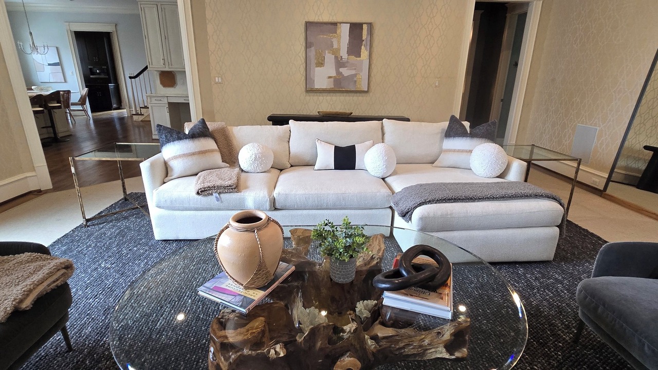Photo of Livingroom in Jefferson Manor
