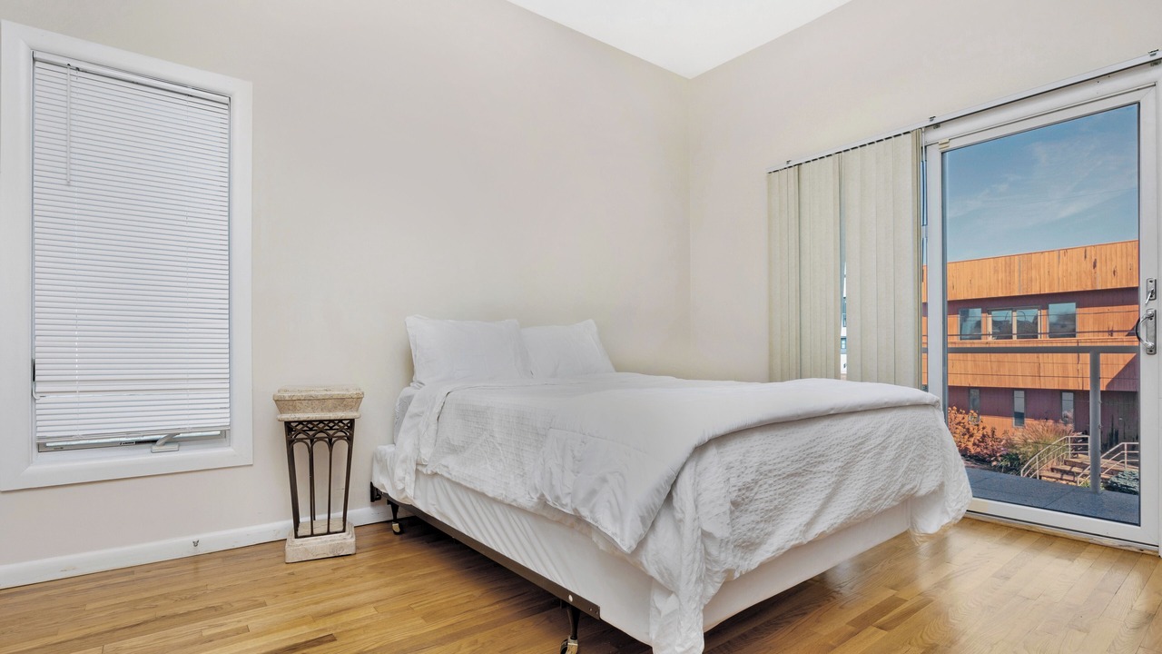 Photo of Bedroom in Lido Beach