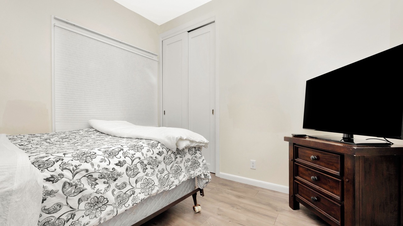 Photo of Bedroom in Lido Beach