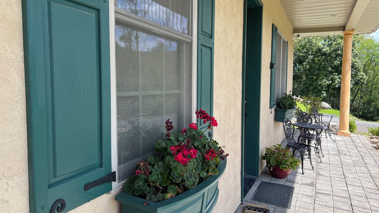 Photo of Patio Balcony in White Sulphur Springs