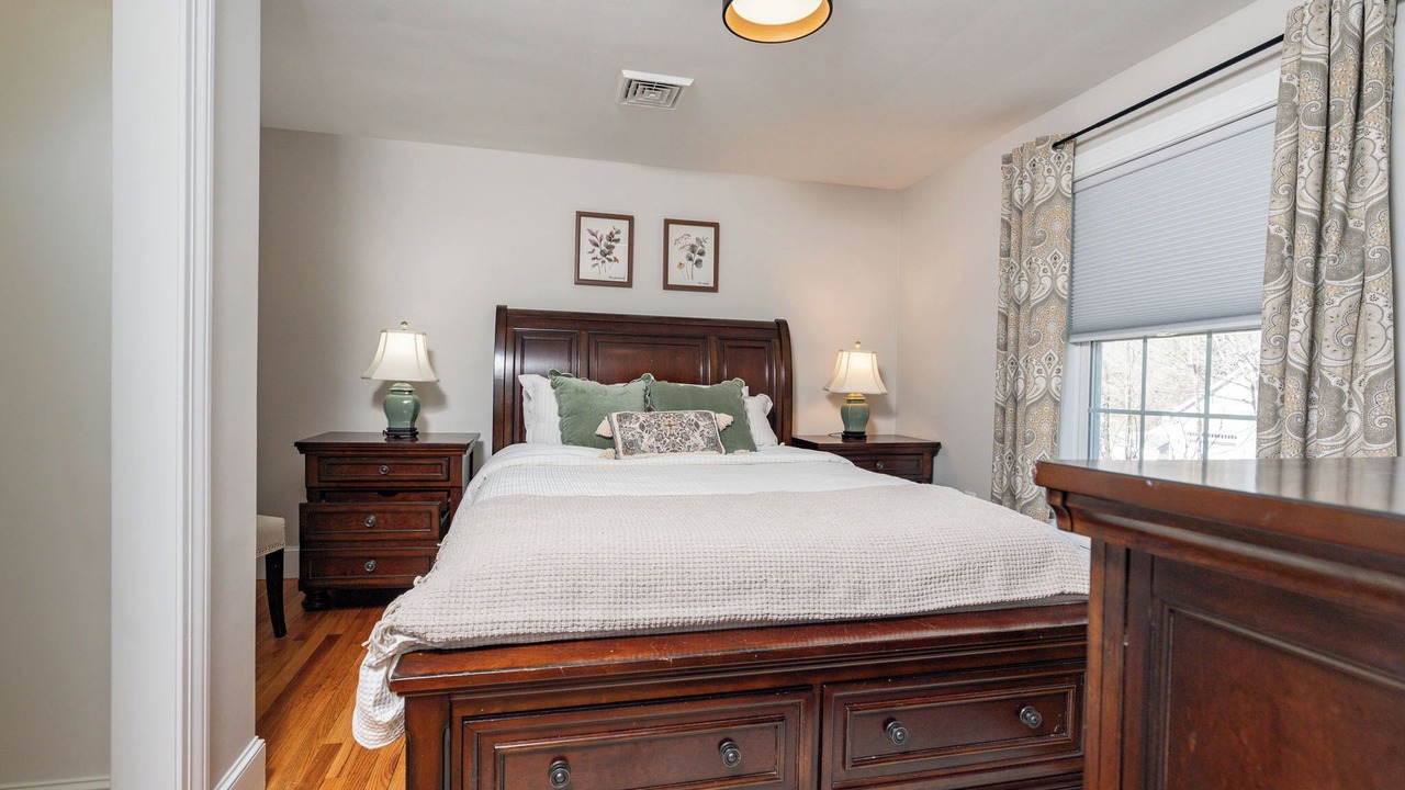 Photo of Bedroom in Salem
