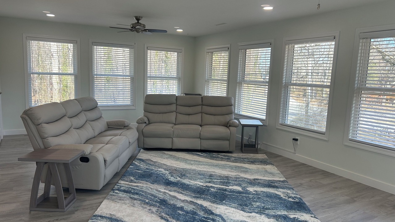 Photo of Livingroom in Calvert Beach-Long Beach