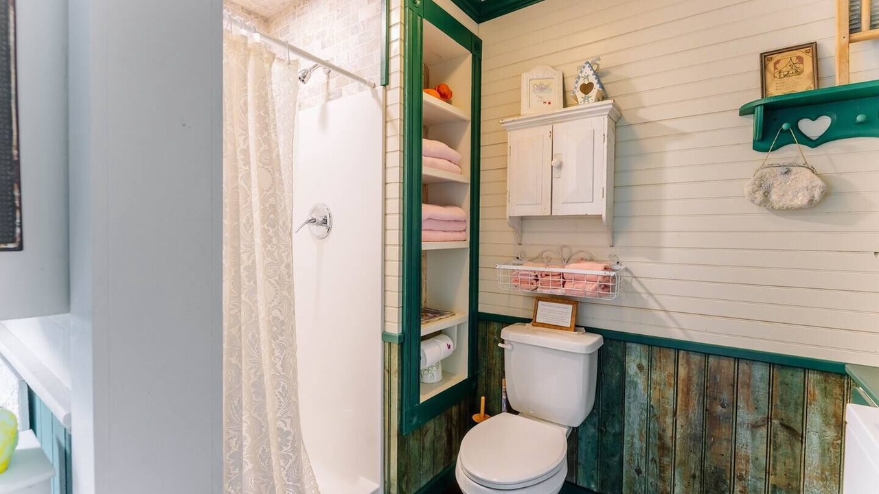 Photo of Bathroom in Allisonia