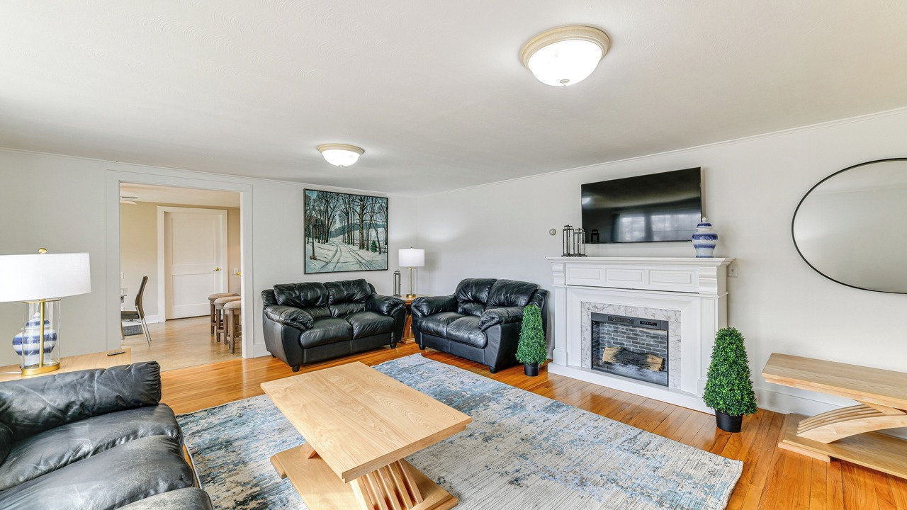Photo of Livingroom in Munsons Corners