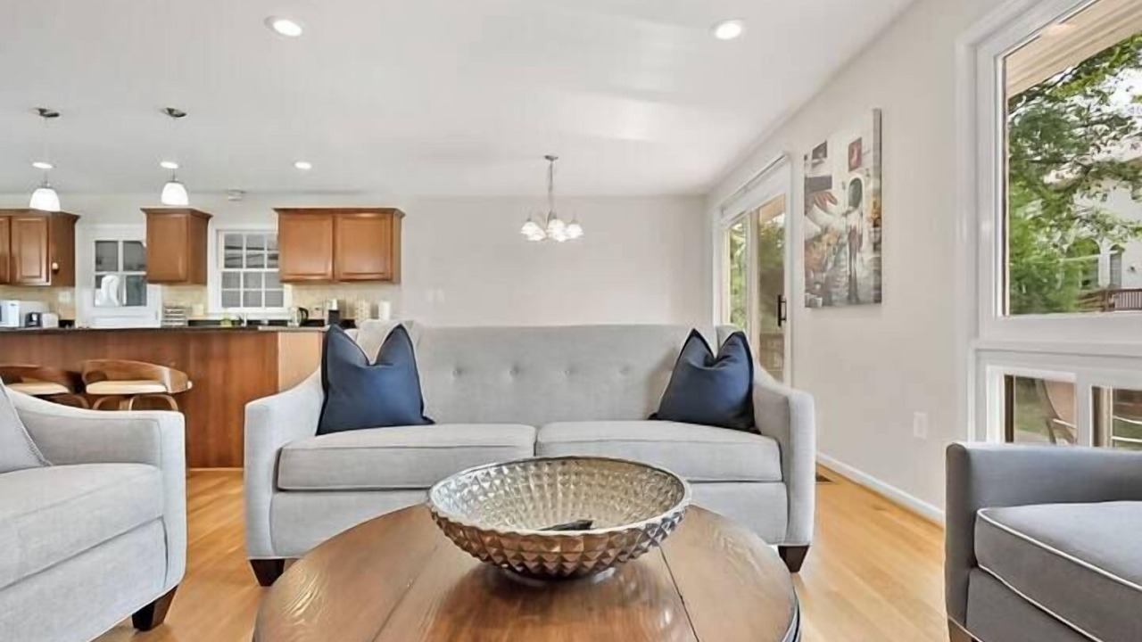 Photo of Livingroom in Tysons