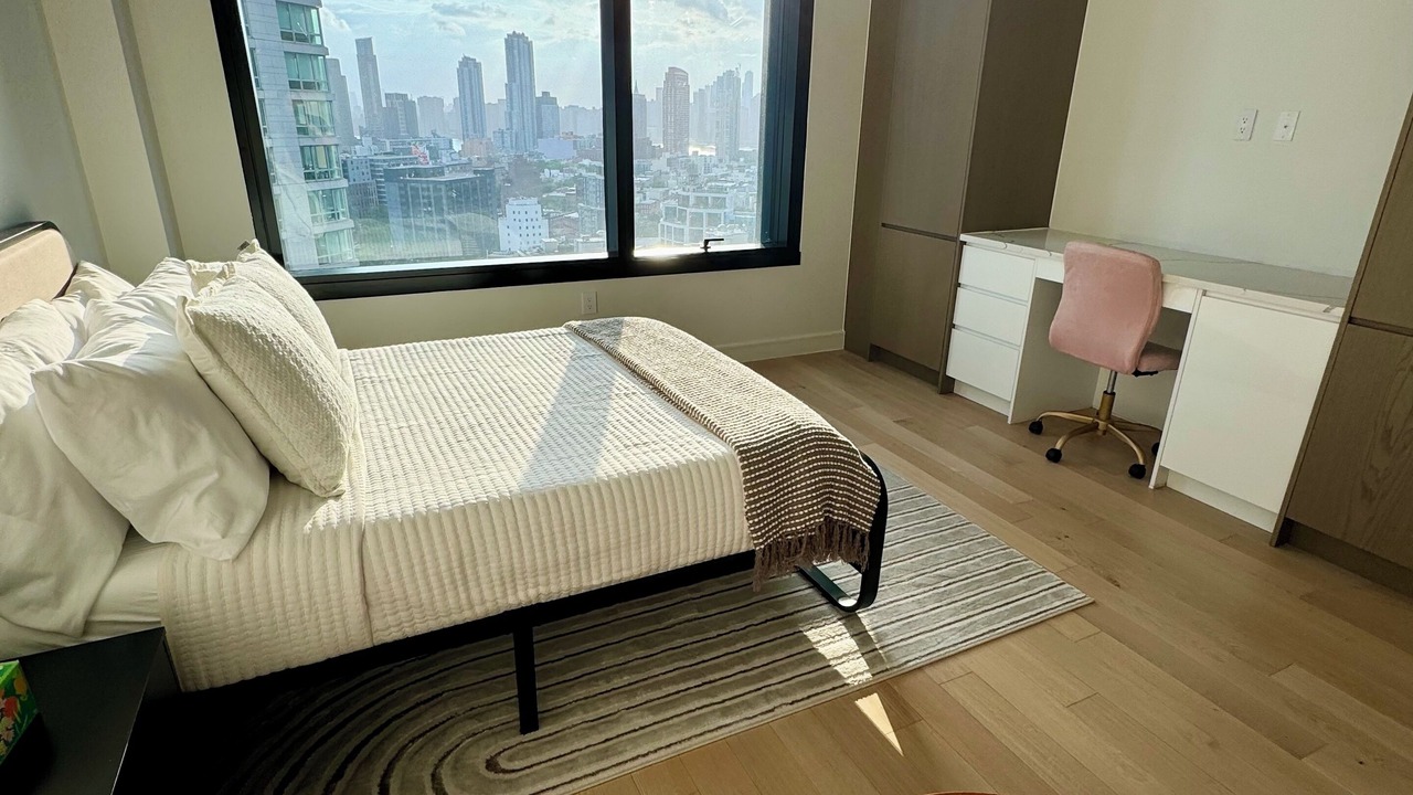 Photo of Bedroom in Hunters Point
