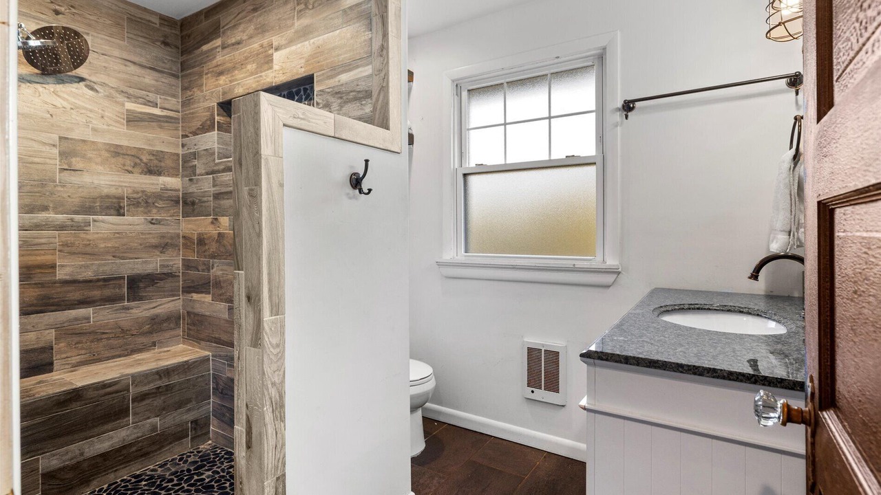 Photo of Bathroom in Ocean Bay Park
