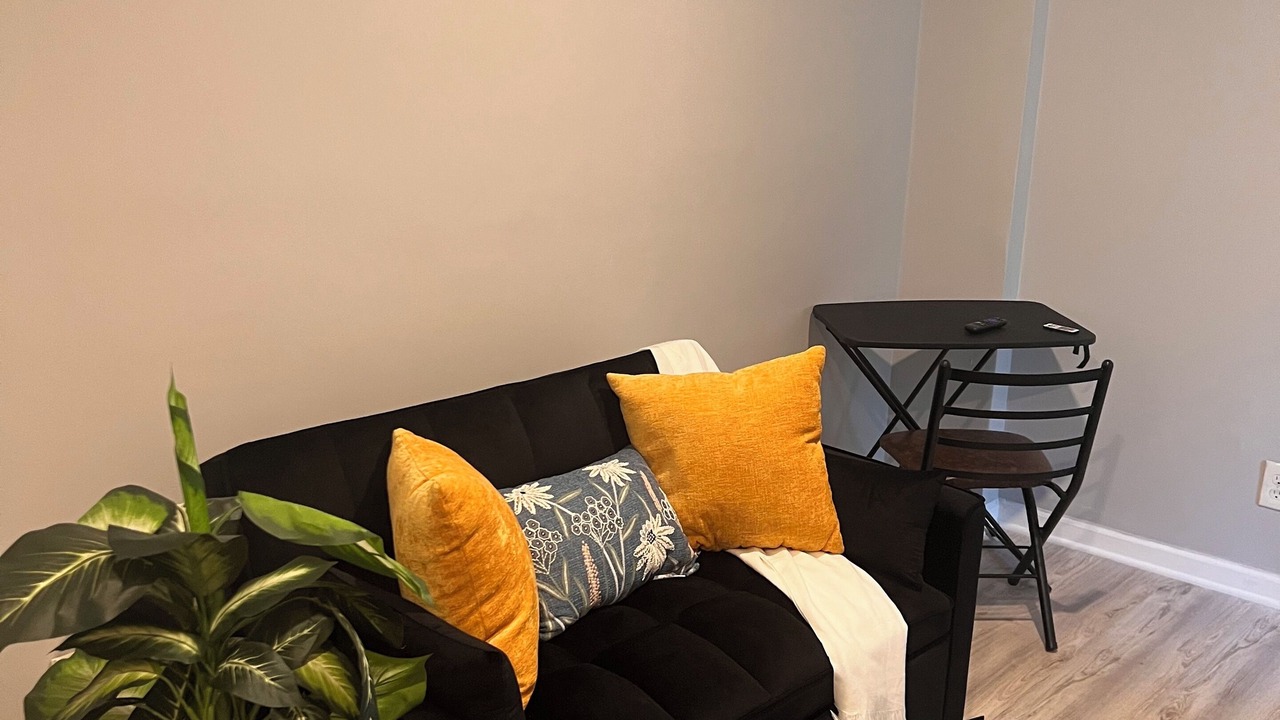 Photo of Livingroom in Bridgeview/Greenlawn