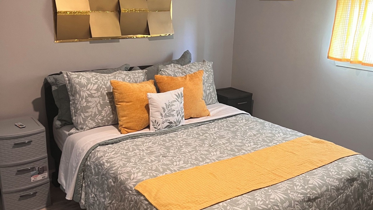 Photo of Bedroom in Bridgeview/Greenlawn