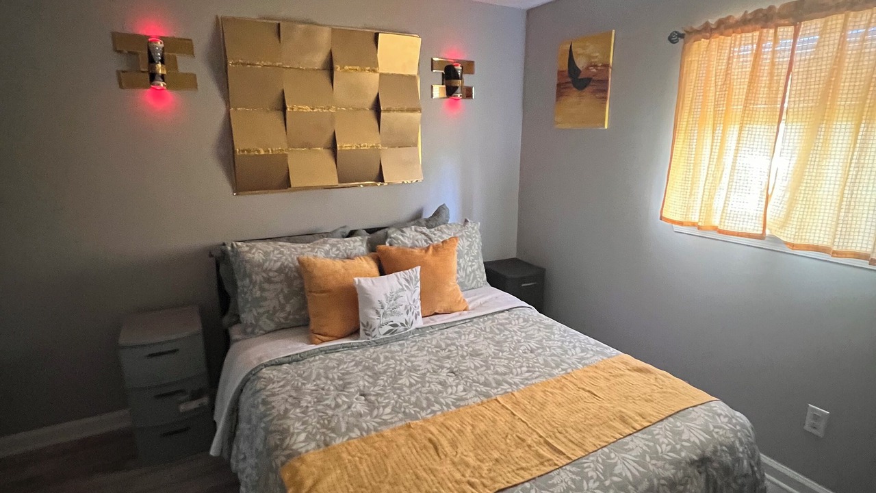 Photo of Bedroom in Bridgeview/Greenlawn