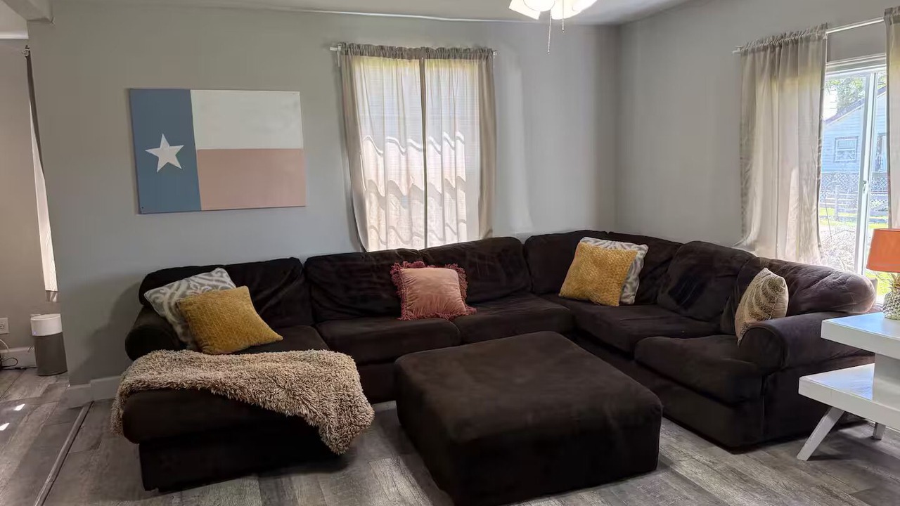 Photo of Livingroom in Hitchcock