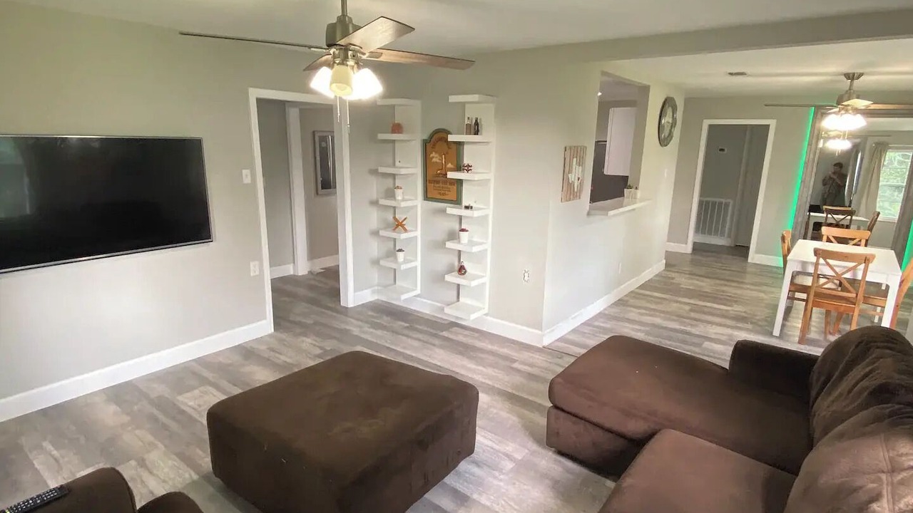 Photo of Livingroom in Hitchcock