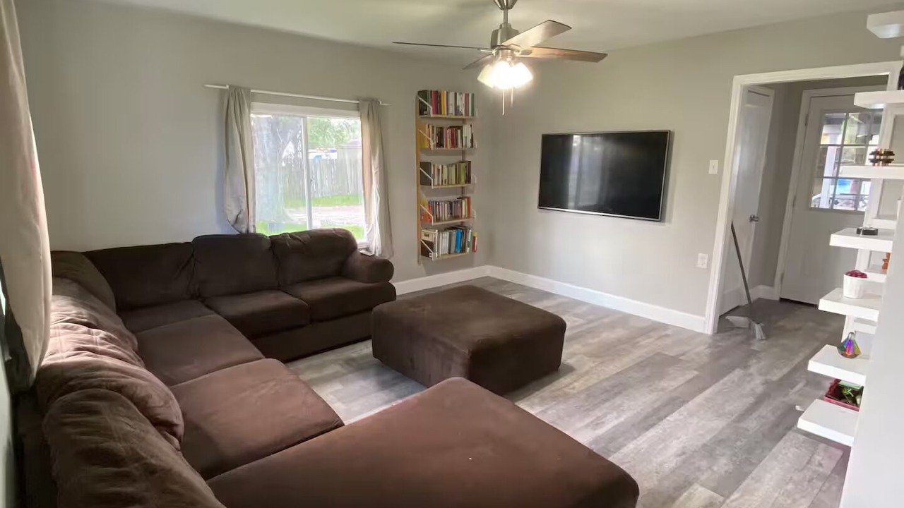 Photo of Livingroom in Hitchcock
