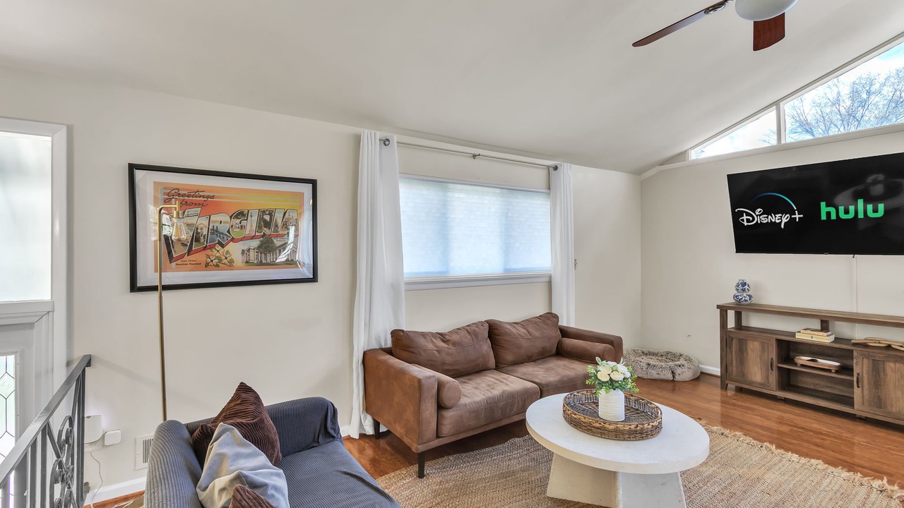Photo of Livingroom in Seminary Hill