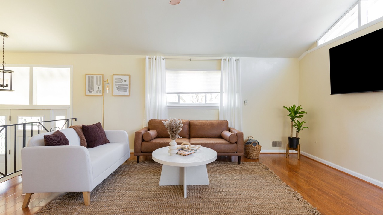 Photo of Livingroom in Seminary Hill
