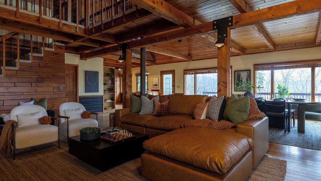 Photo of Livingroom in Lansing