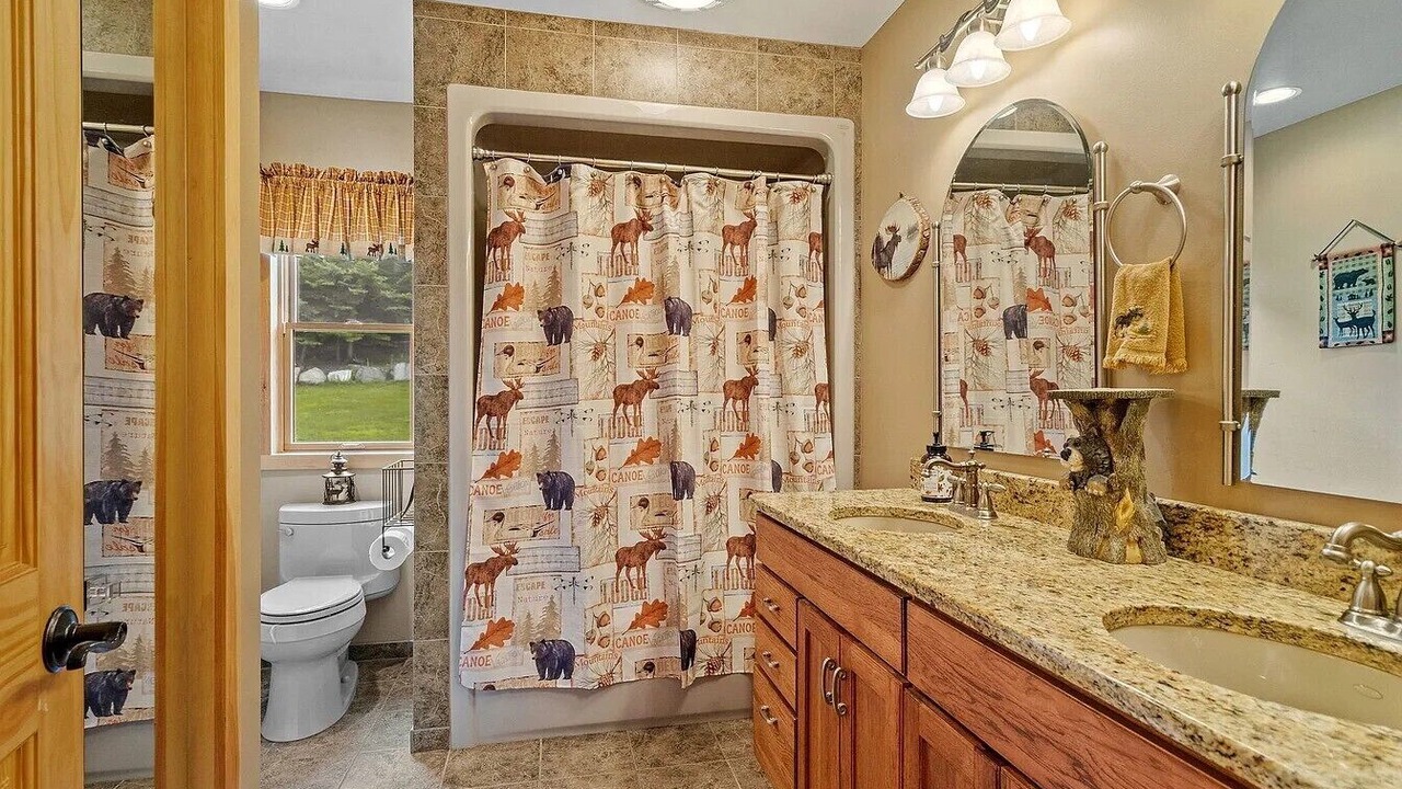 Photo of Bathroom in Day