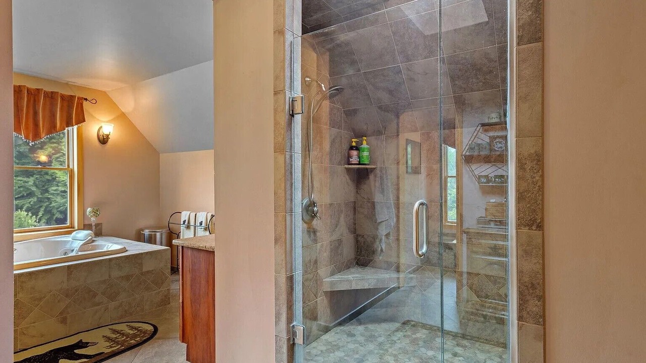 Photo of Bathroom in Day