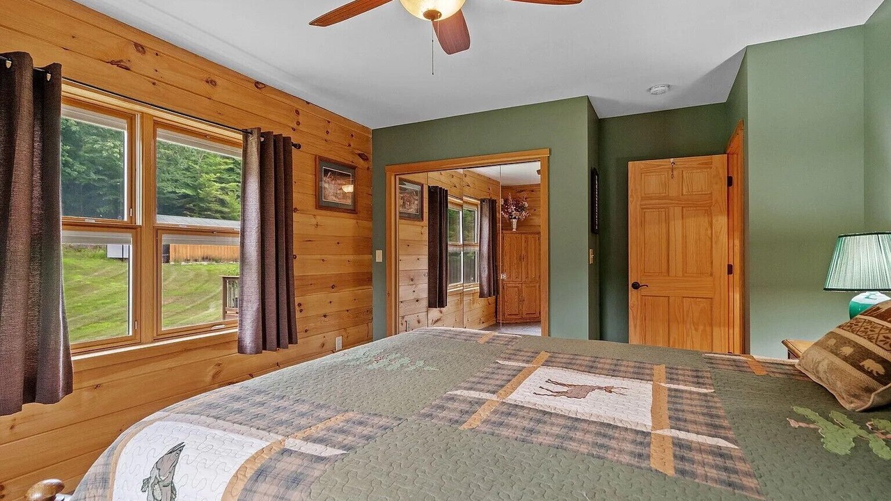 Photo of Bedroom in Day