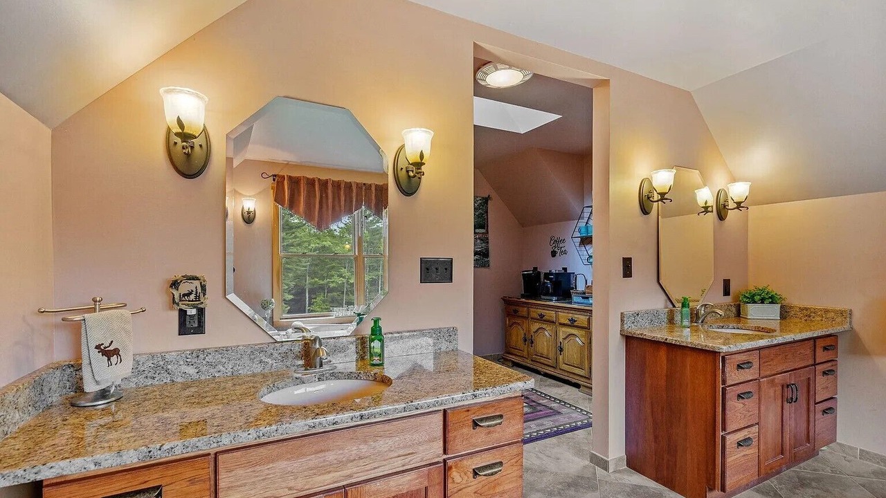 Photo of Bathroom in Day