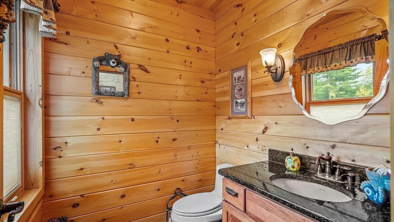 Photo of Bathroom in Day