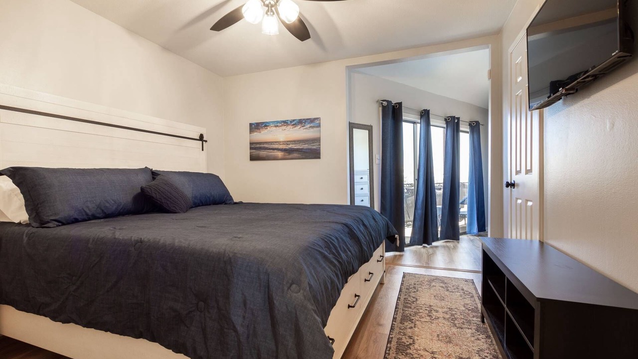 Photo of Bedroom in Clear Lake Shores
