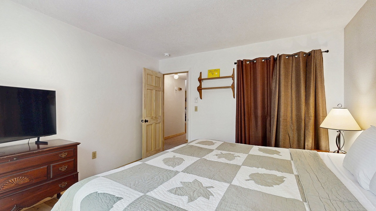 Photo of Bedroom in Moultonborough