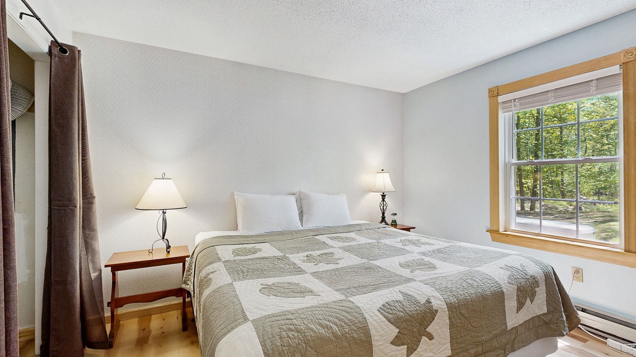 Photo of Bedroom in Moultonborough