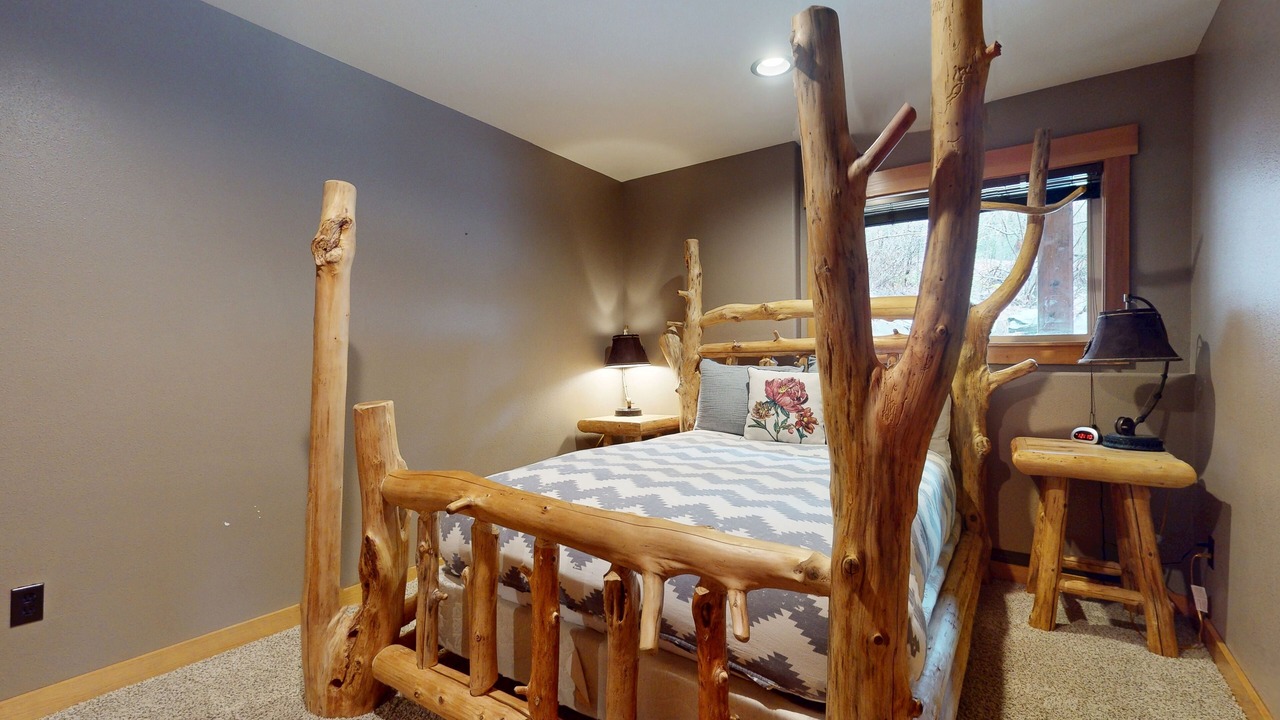 Photo of Bedroom in Roslyn Ridge